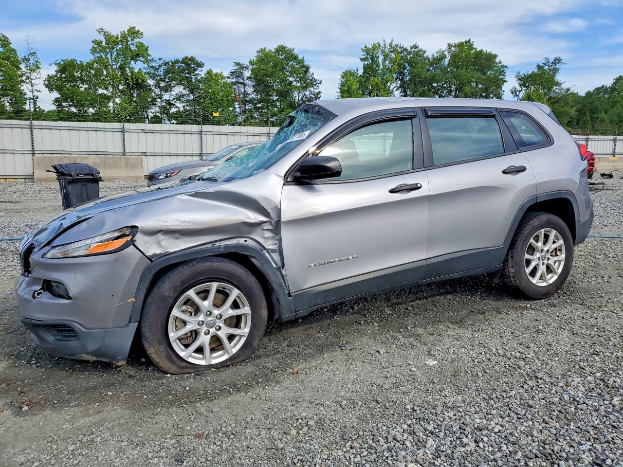 Salvage Jeep Cherokee Image