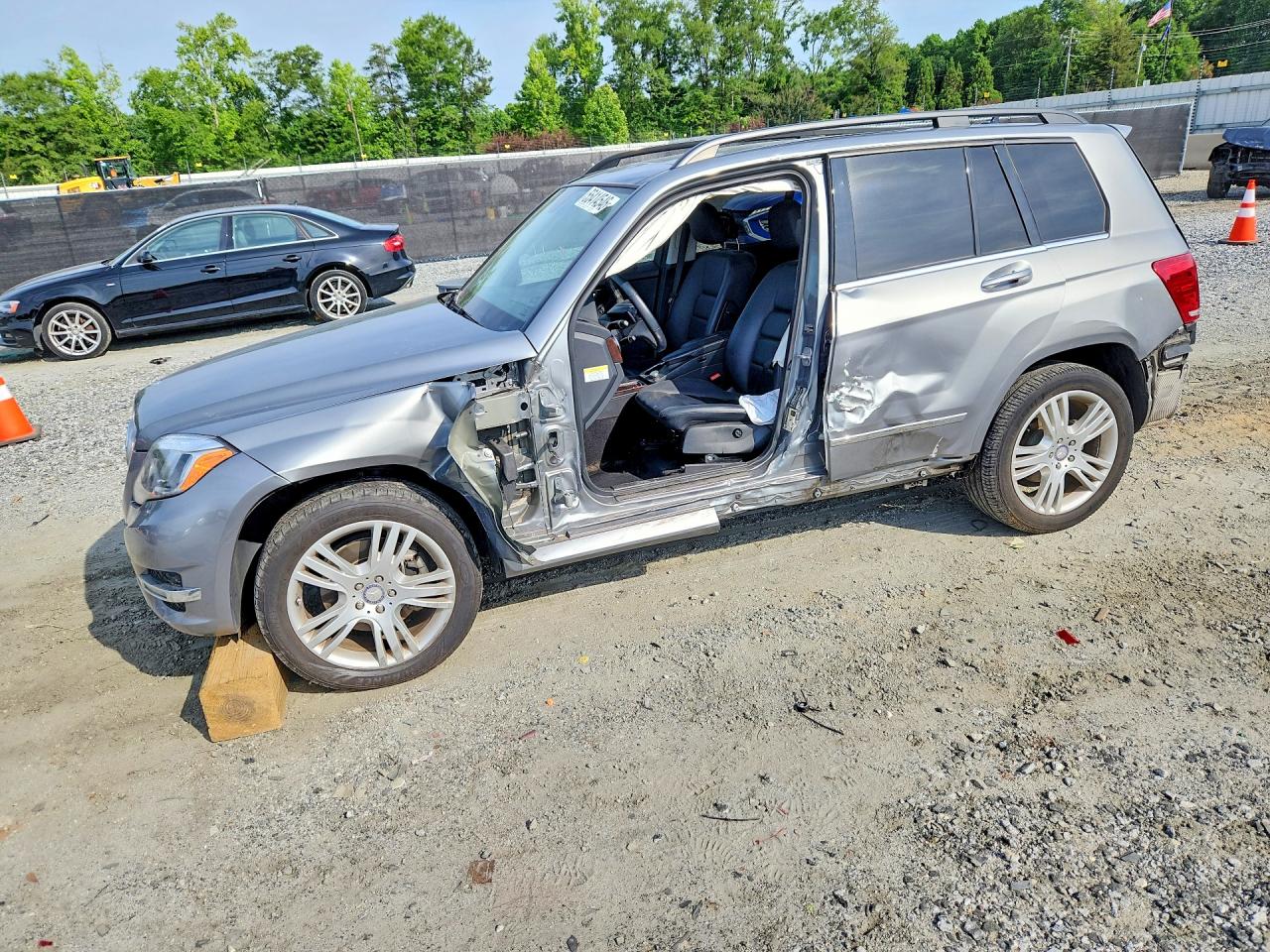 Salvage Mercedes-Benz GLK Image