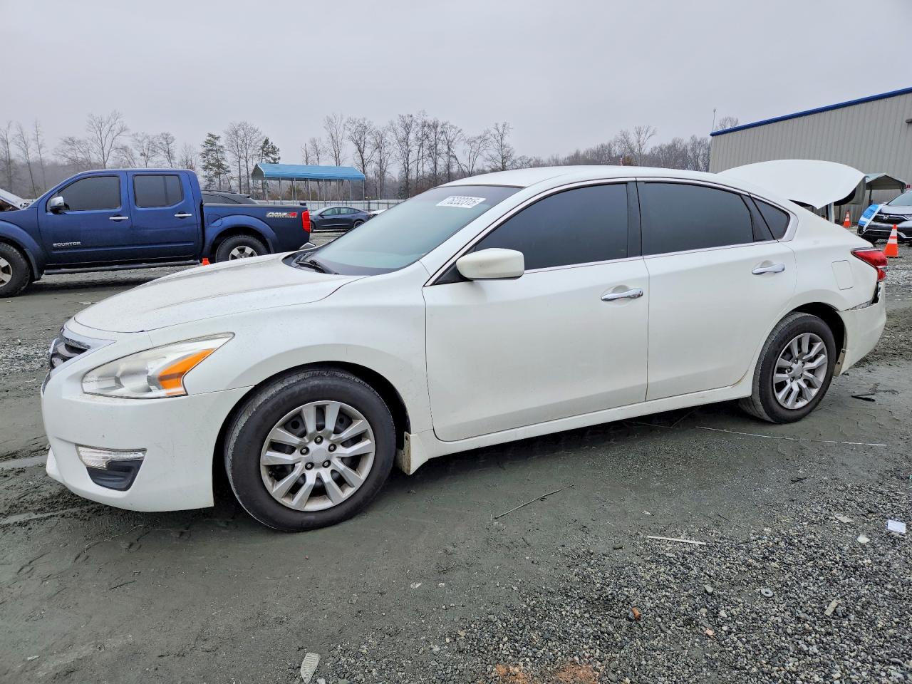 Salvage Nissan Altima Image