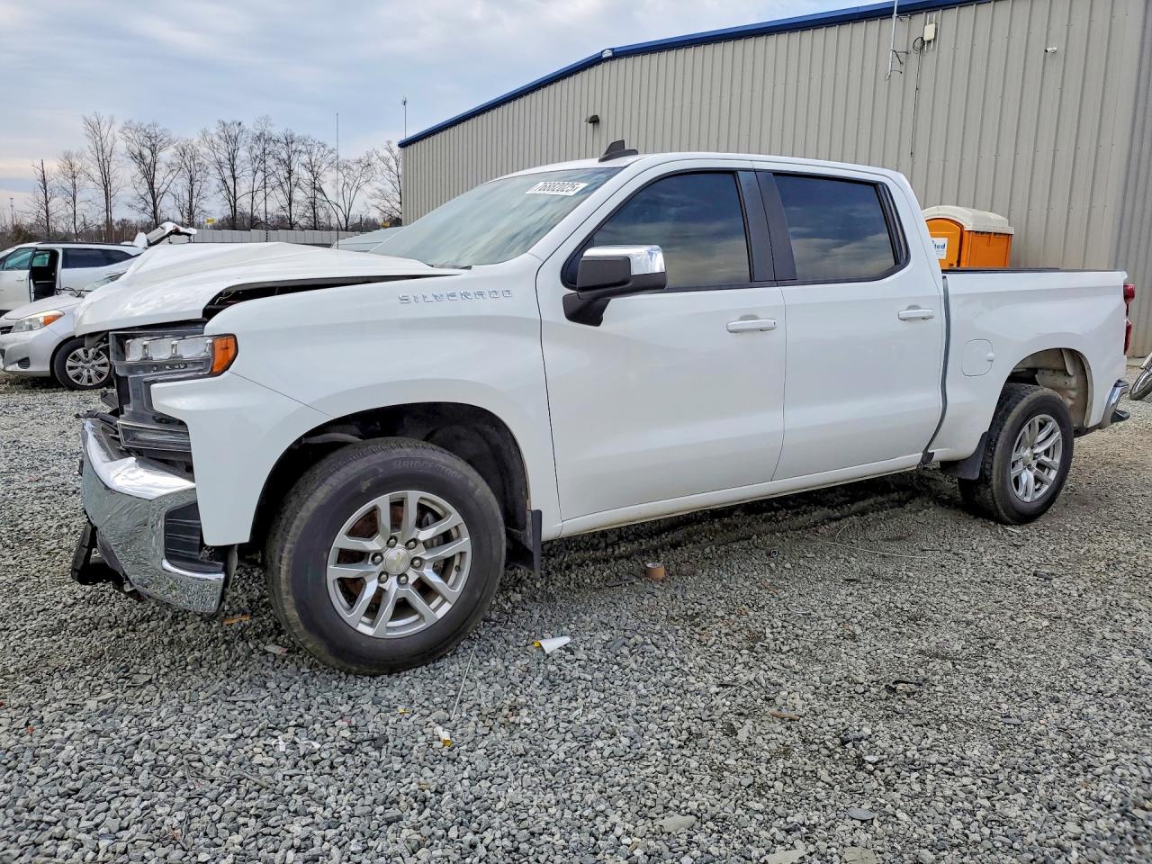 Salvage Chevrolet Silverado Image