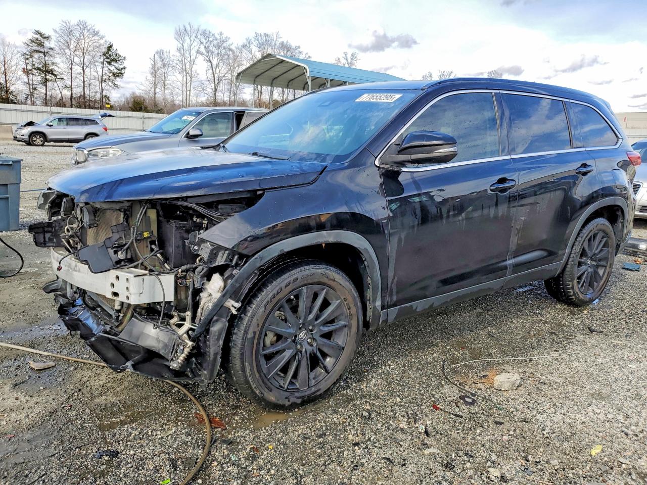 Salvage Toyota Highlander Image