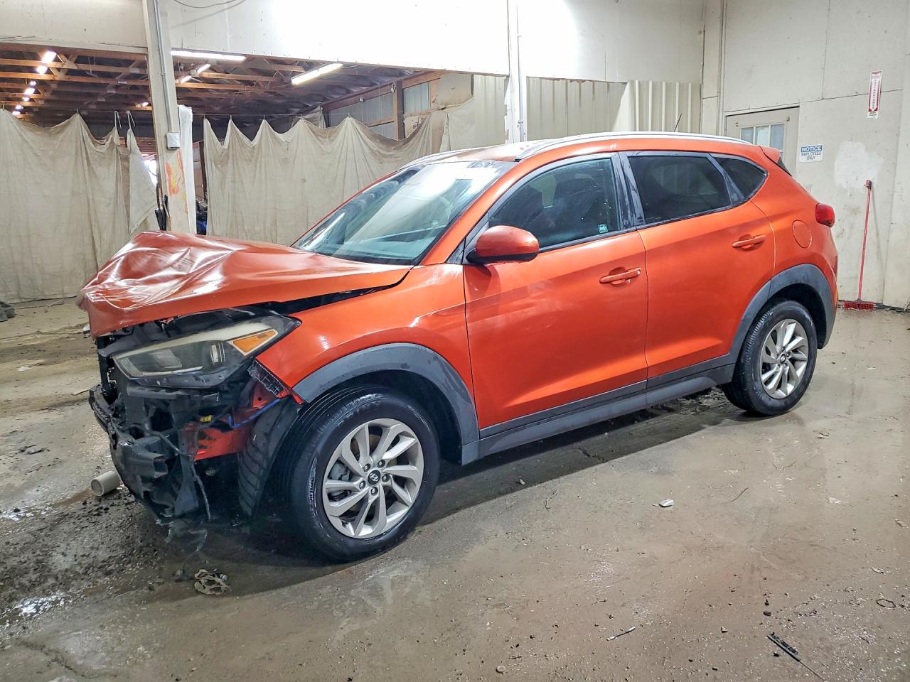 Salvage Hyundai TUCSON Image