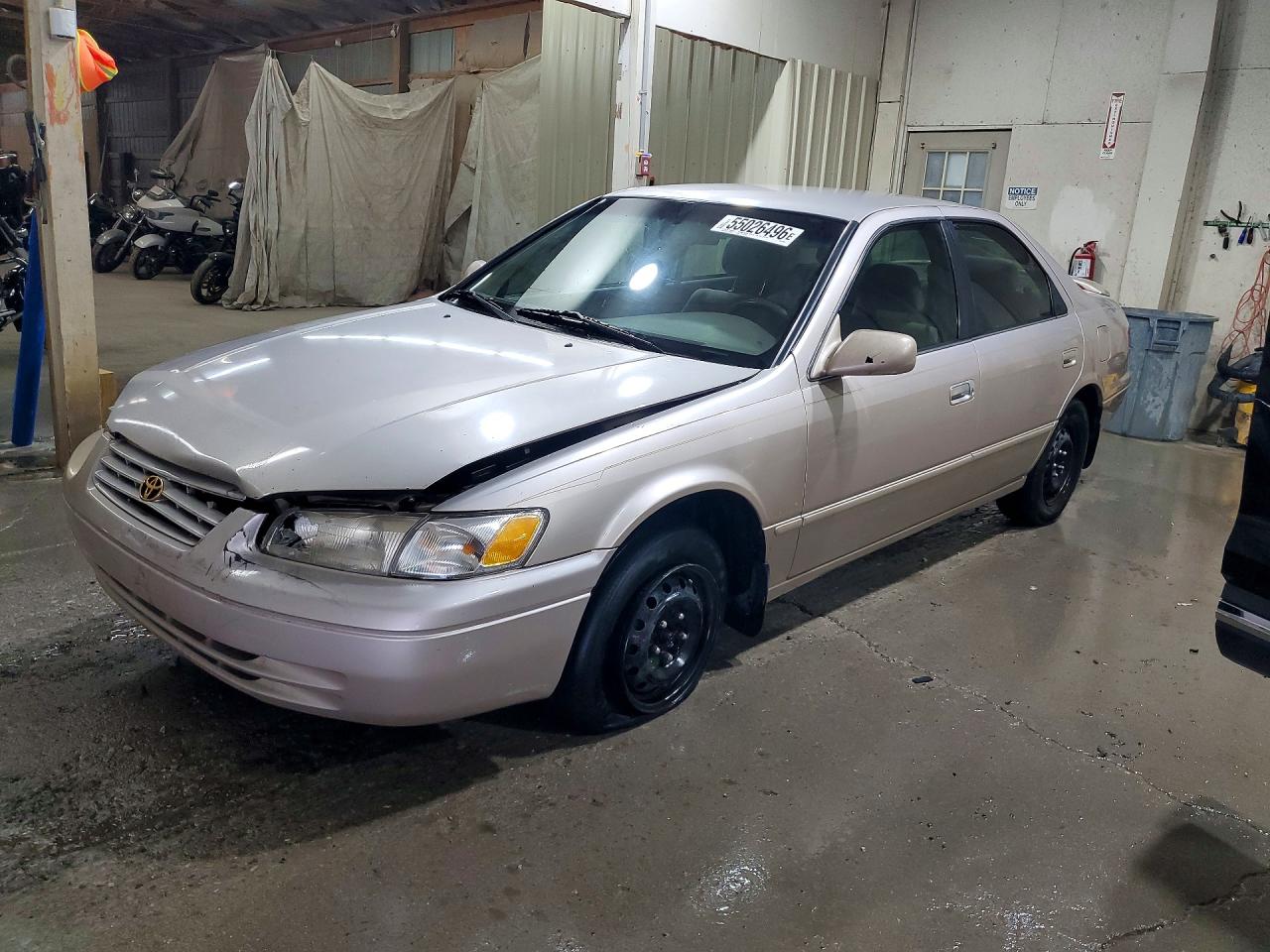 Salvage Toyota Camry Image