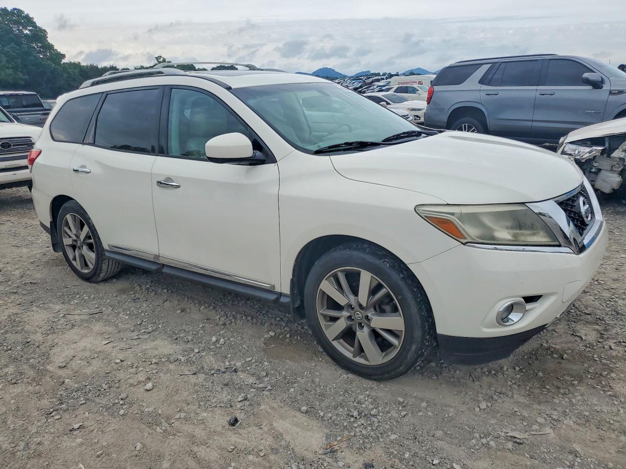 Nissan Pathfinder S
