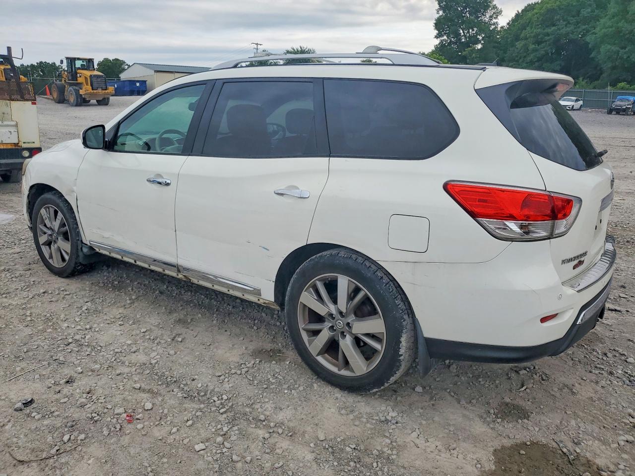 Nissan Pathfinder S