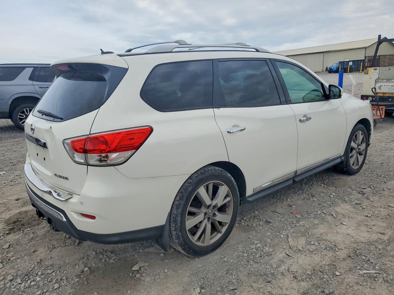 Nissan Pathfinder S