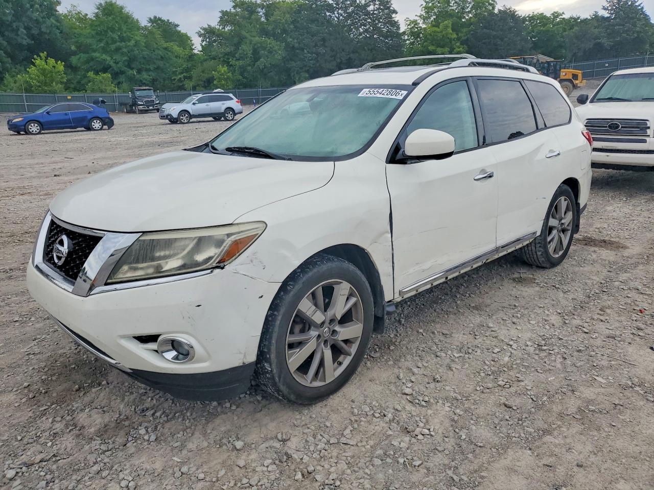 Salvage Nissan Pathfinder Image