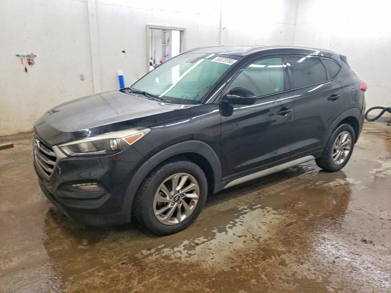 Salvage Hyundai TUCSON Image