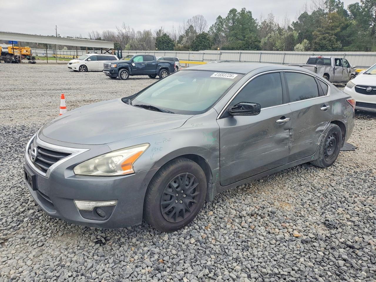 Salvage Nissan Altima Image