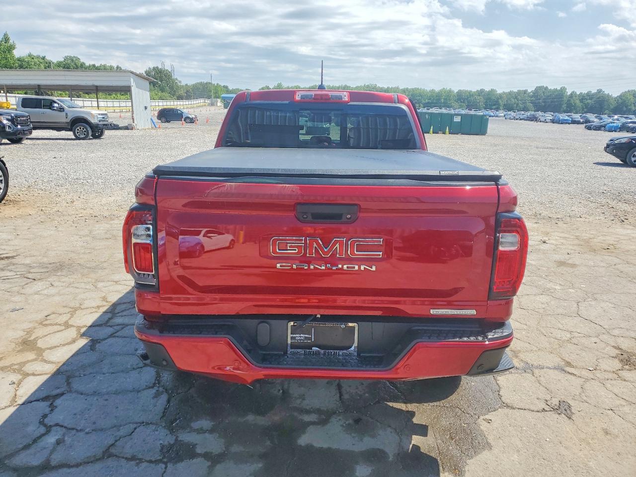 GMC Canyon Elevation