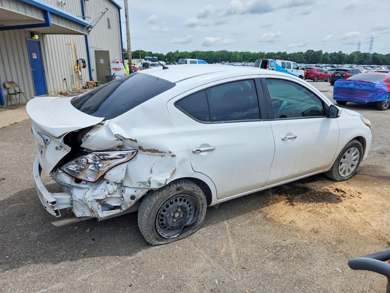 Nissan Versa Sv