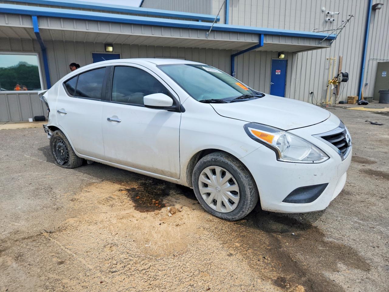 Nissan Versa Sv