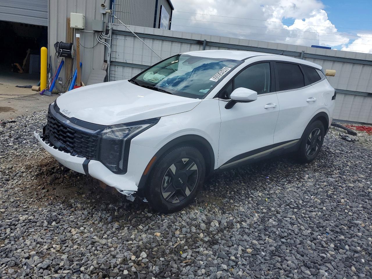 Salvage Kia Sportage Image