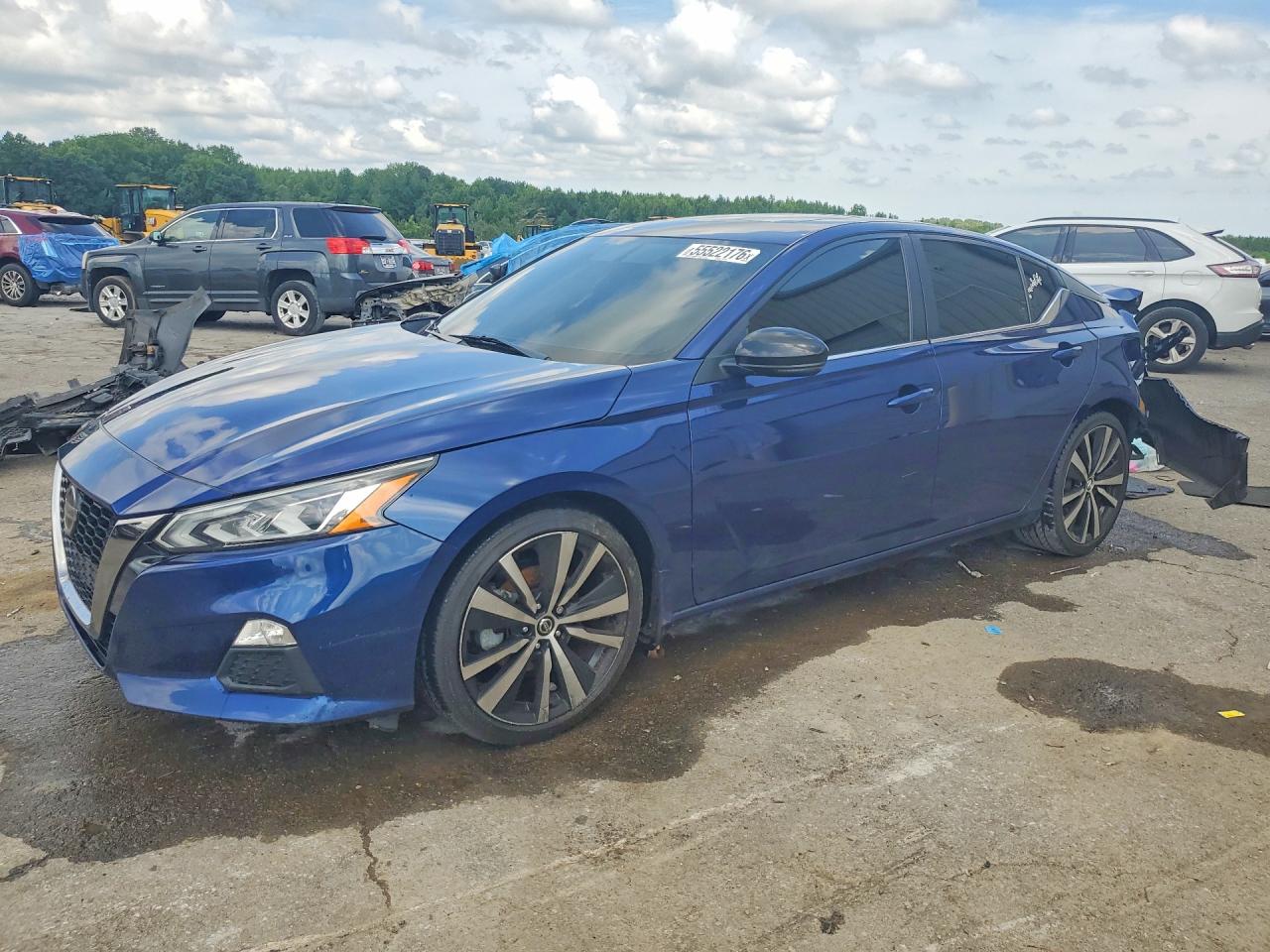 Salvage Nissan Altima Image