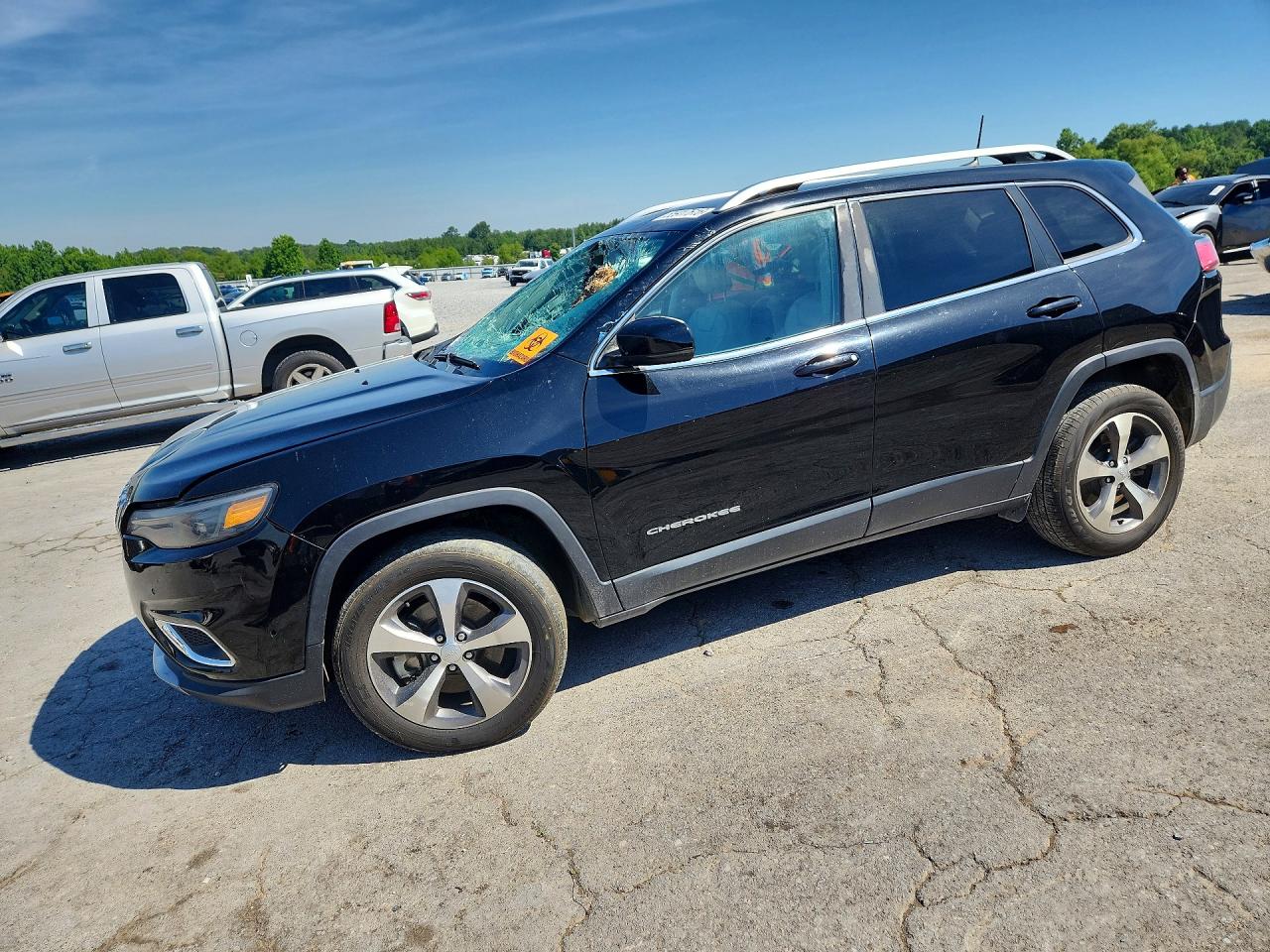 Salvage Jeep Cherokee Image