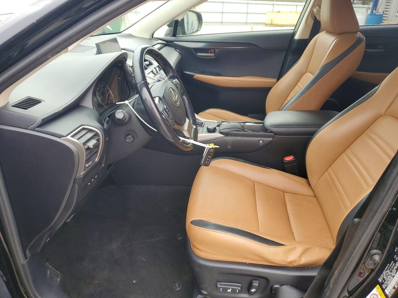 Lexus NX Base