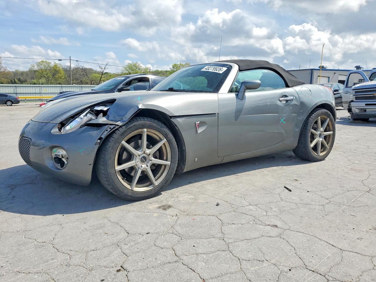 Salvage Pontiac Solstice Image