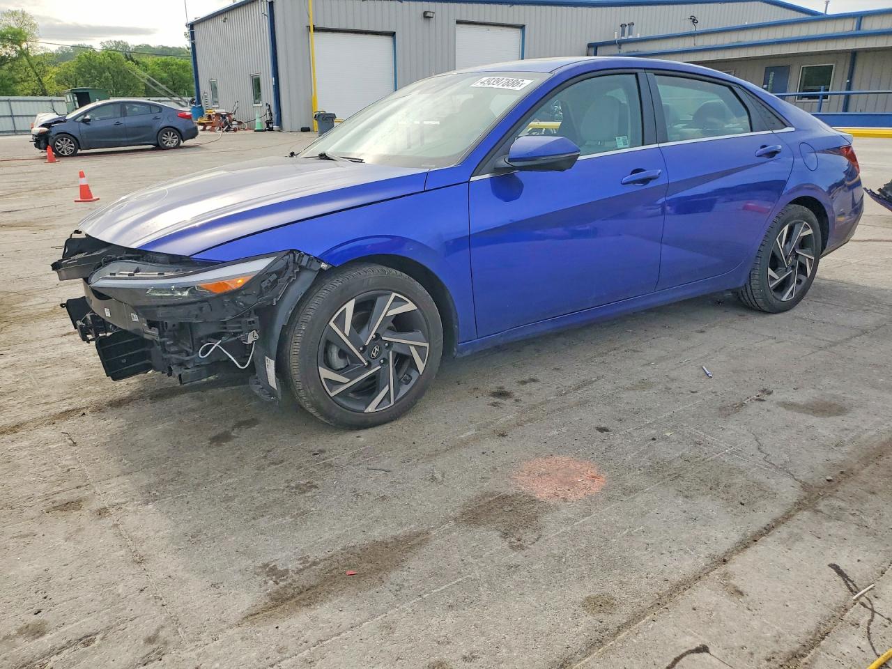 Salvage Hyundai ELANTRA Image