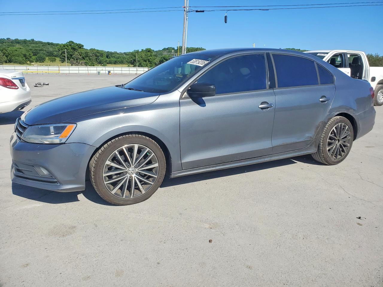 Salvage Volkswagen Jetta Image
