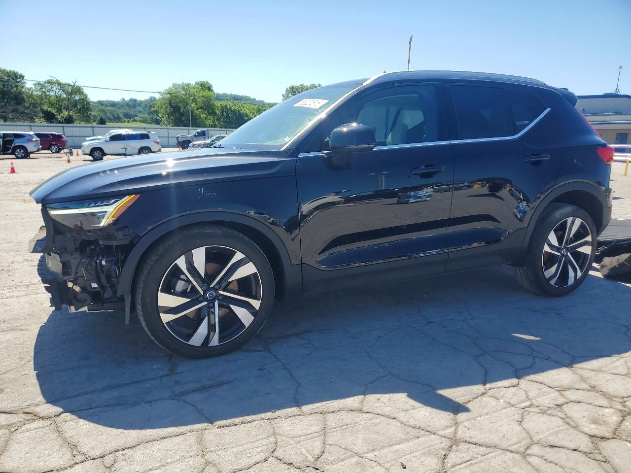 Salvage Volvo XC40 Image