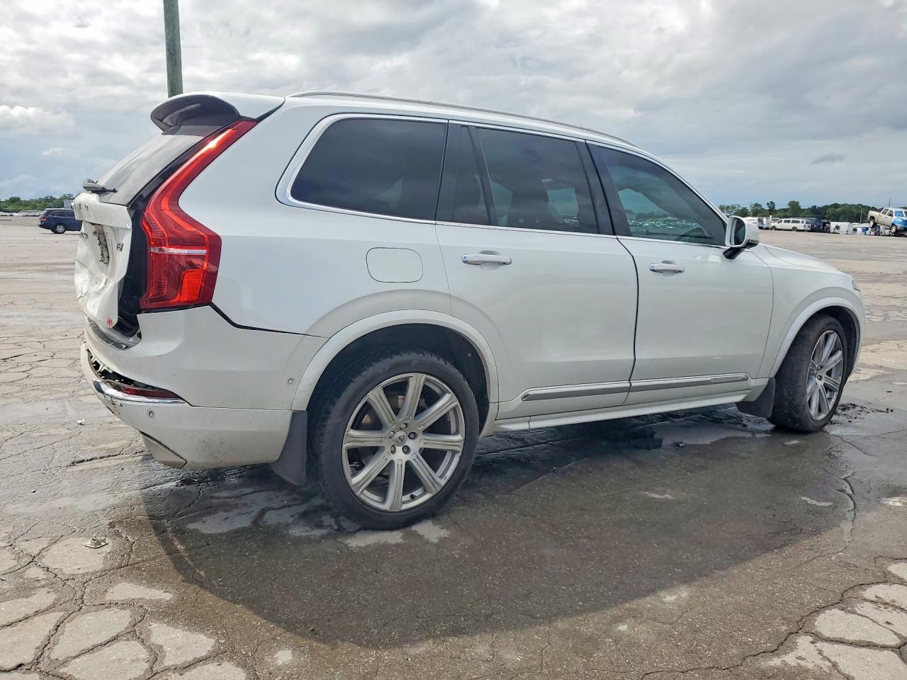 Volvo XC90 T8