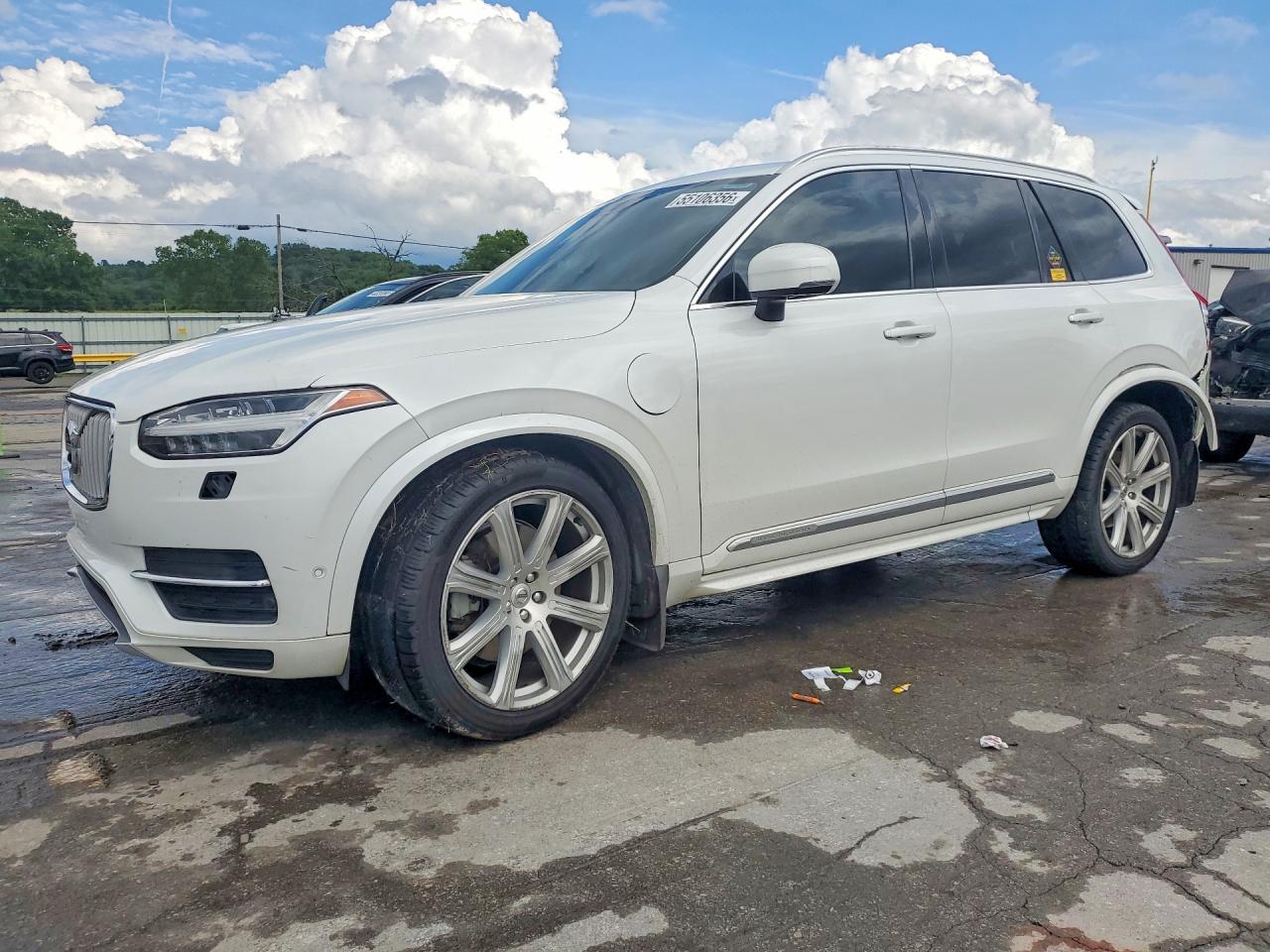 Salvage Volvo XC90 Image