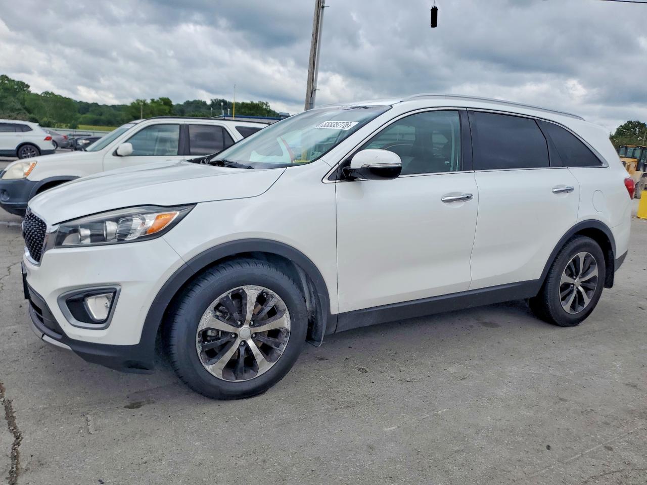 Salvage Kia Sorento Image
