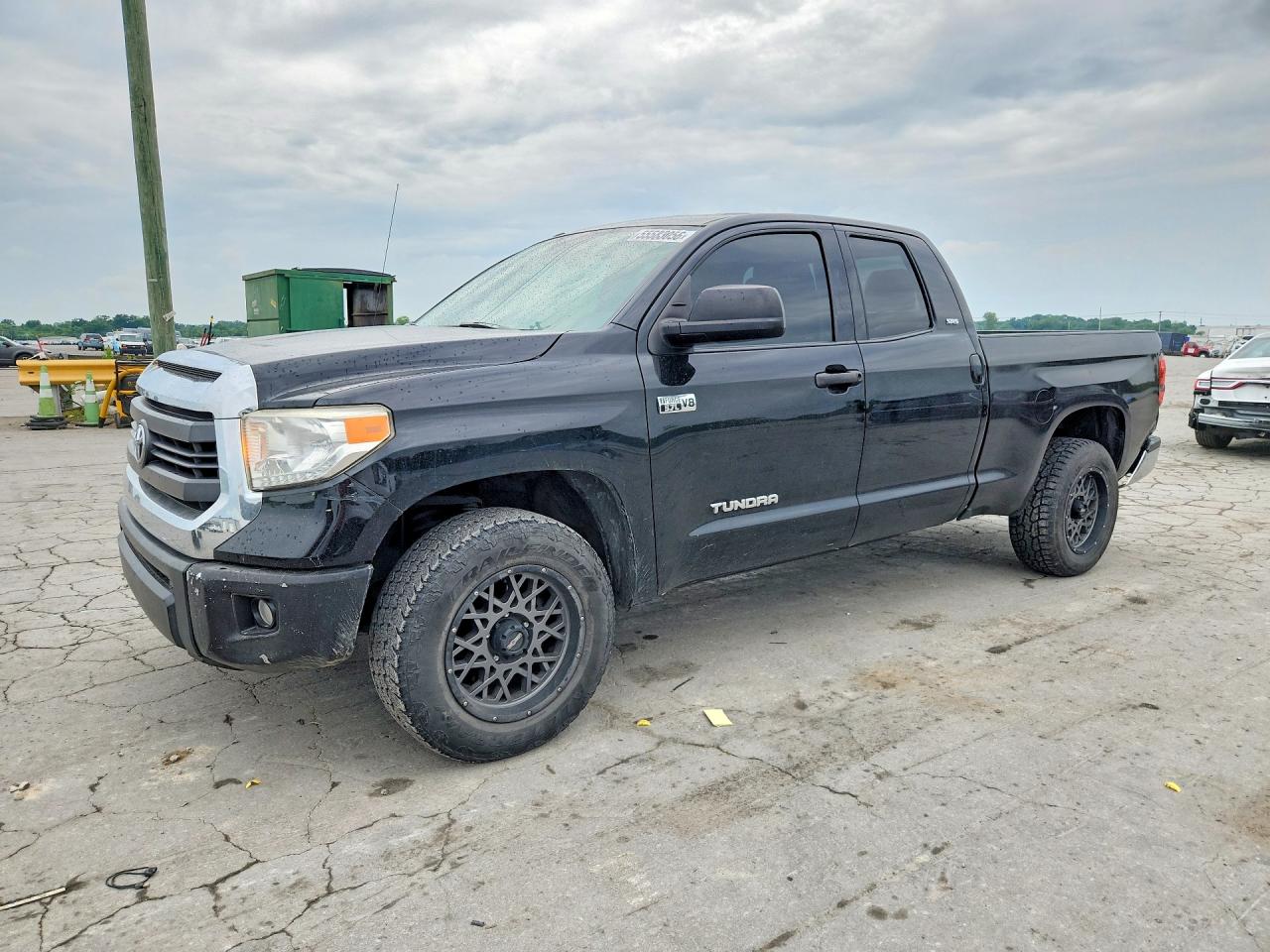 Salvage Toyota Tundra Image