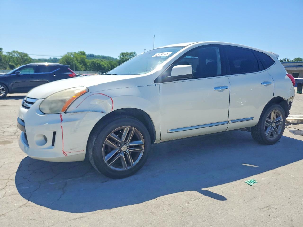 Salvage Nissan Rogue Image
