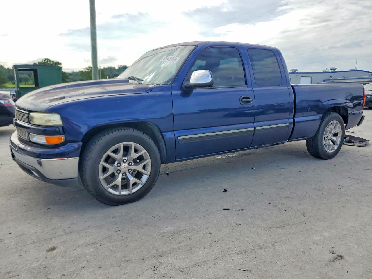 Salvage Chevrolet Silverado Image
