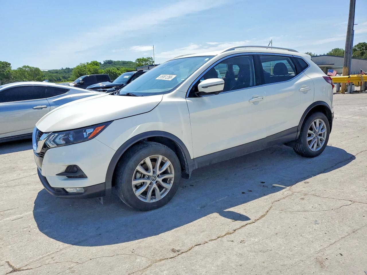 Salvage Nissan Rogue Image