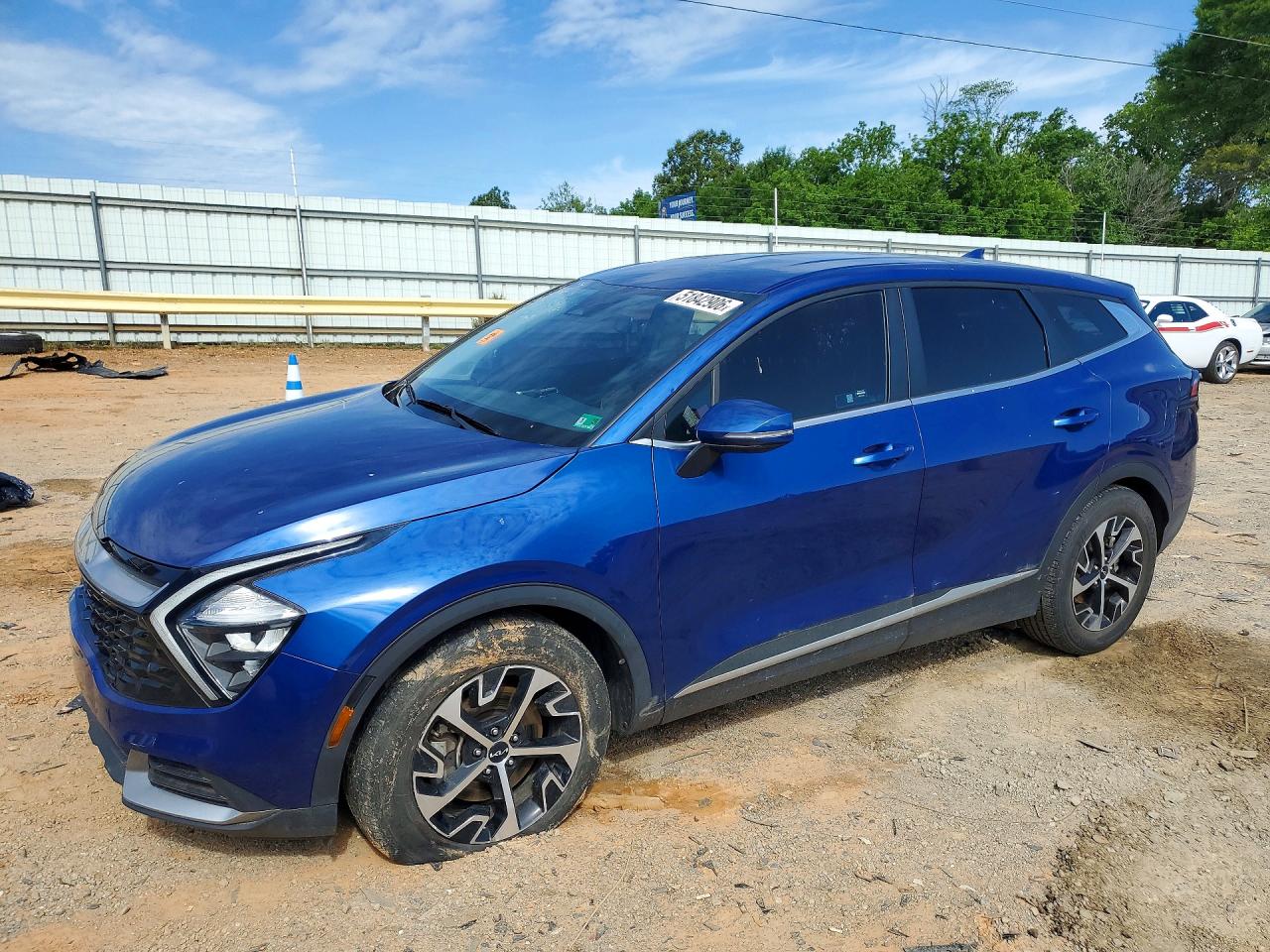 Salvage Kia Sportage Image