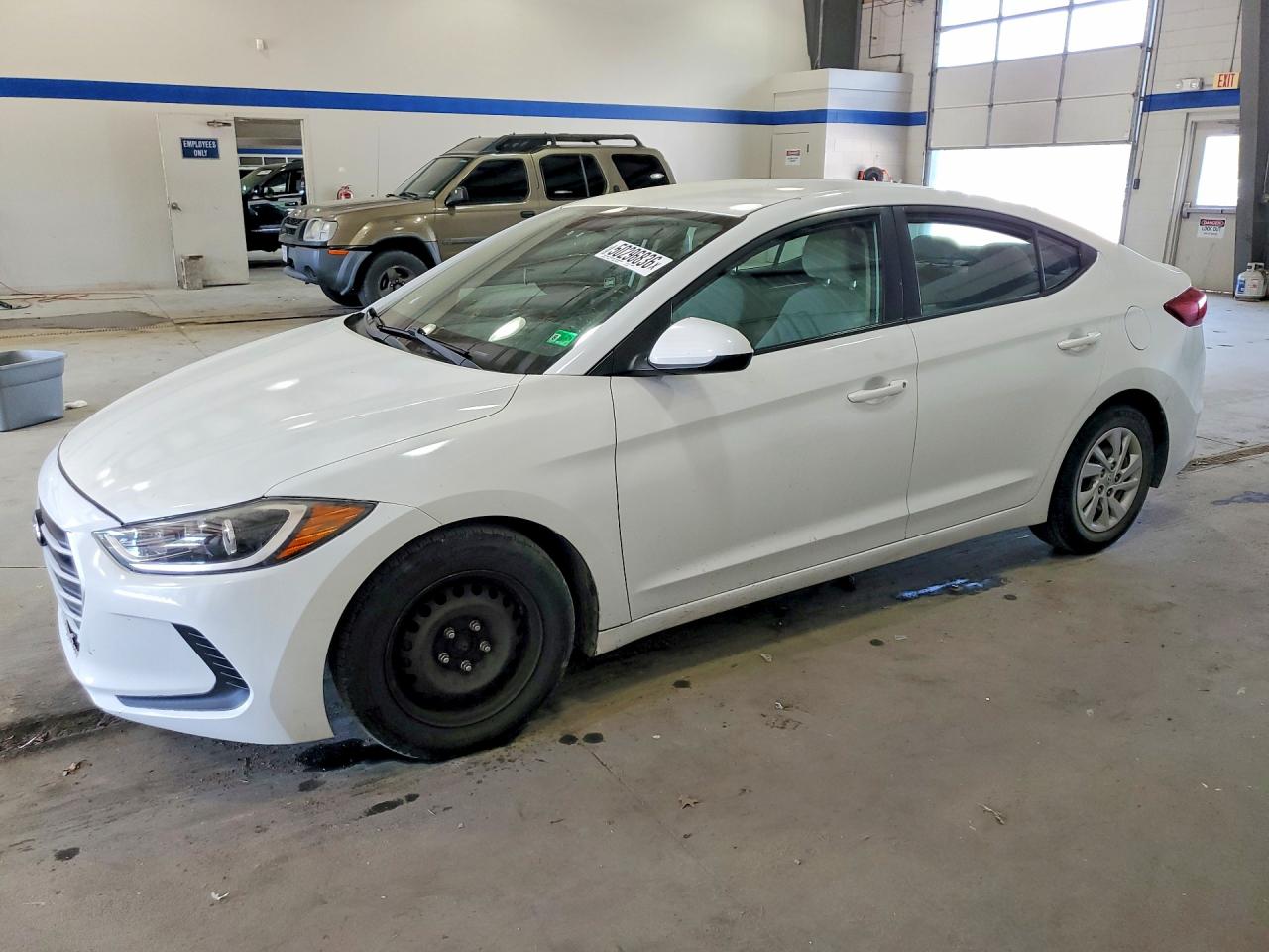 Salvage Hyundai ELANTRA Image