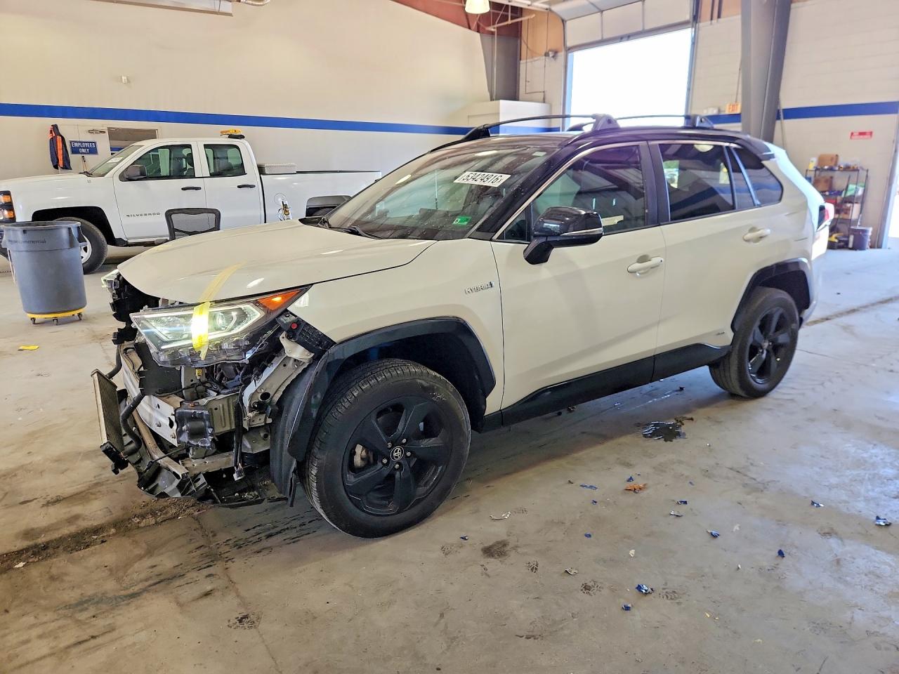 Salvage Toyota RAV4 Image