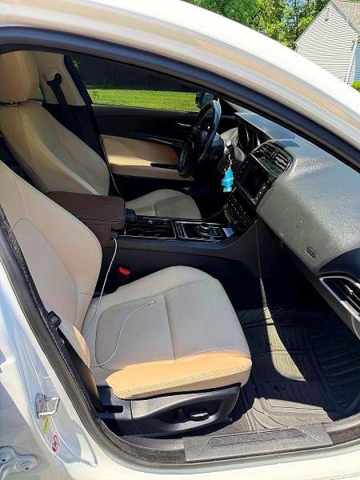 Jaguar XE Premium