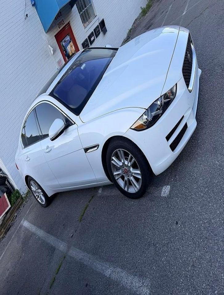 Salvage Jaguar XE Image
