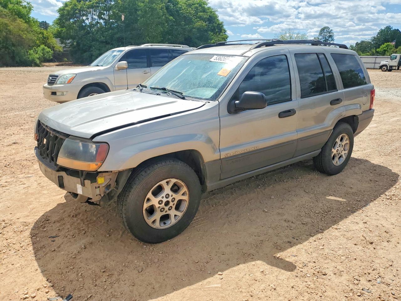 Salvage Jeep Cherokee Image