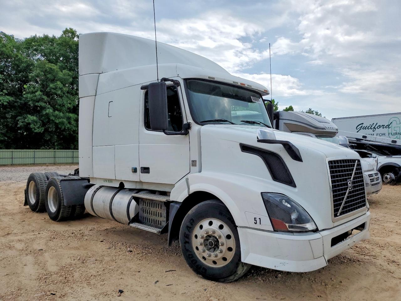 Salvage Volvo Vn Image