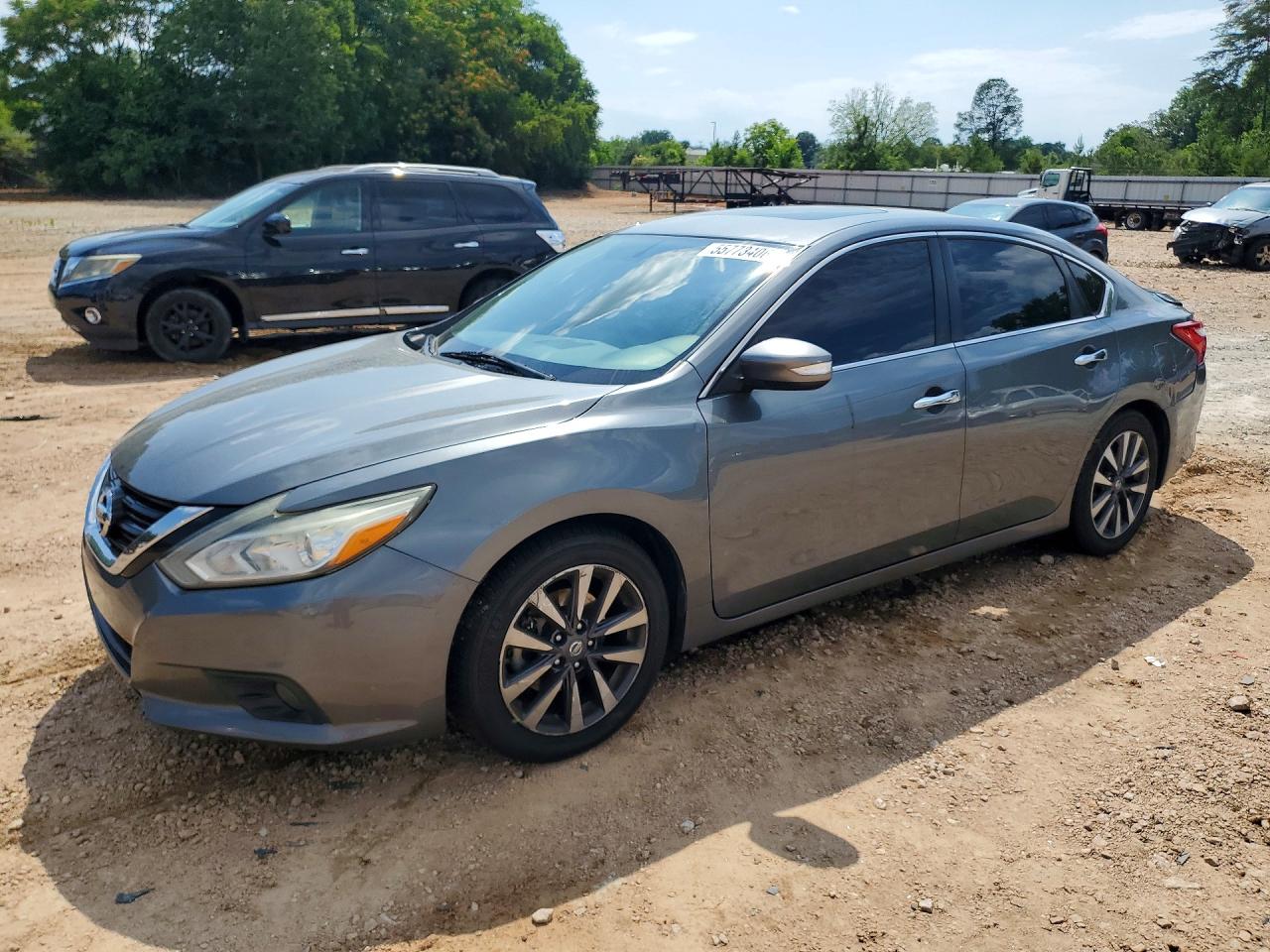 Salvage Nissan Altima Image