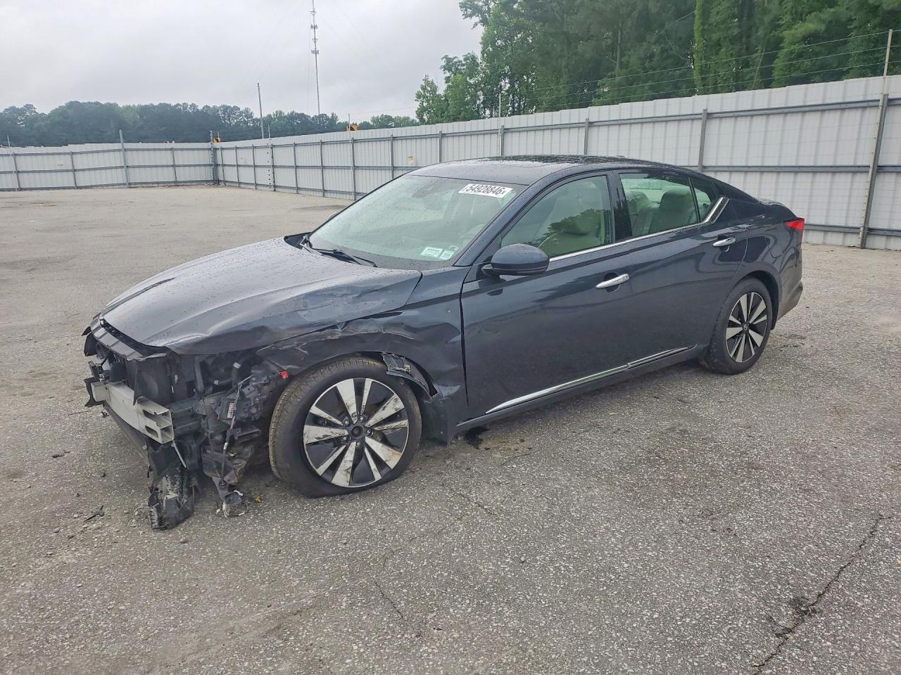Salvage Nissan Altima Image