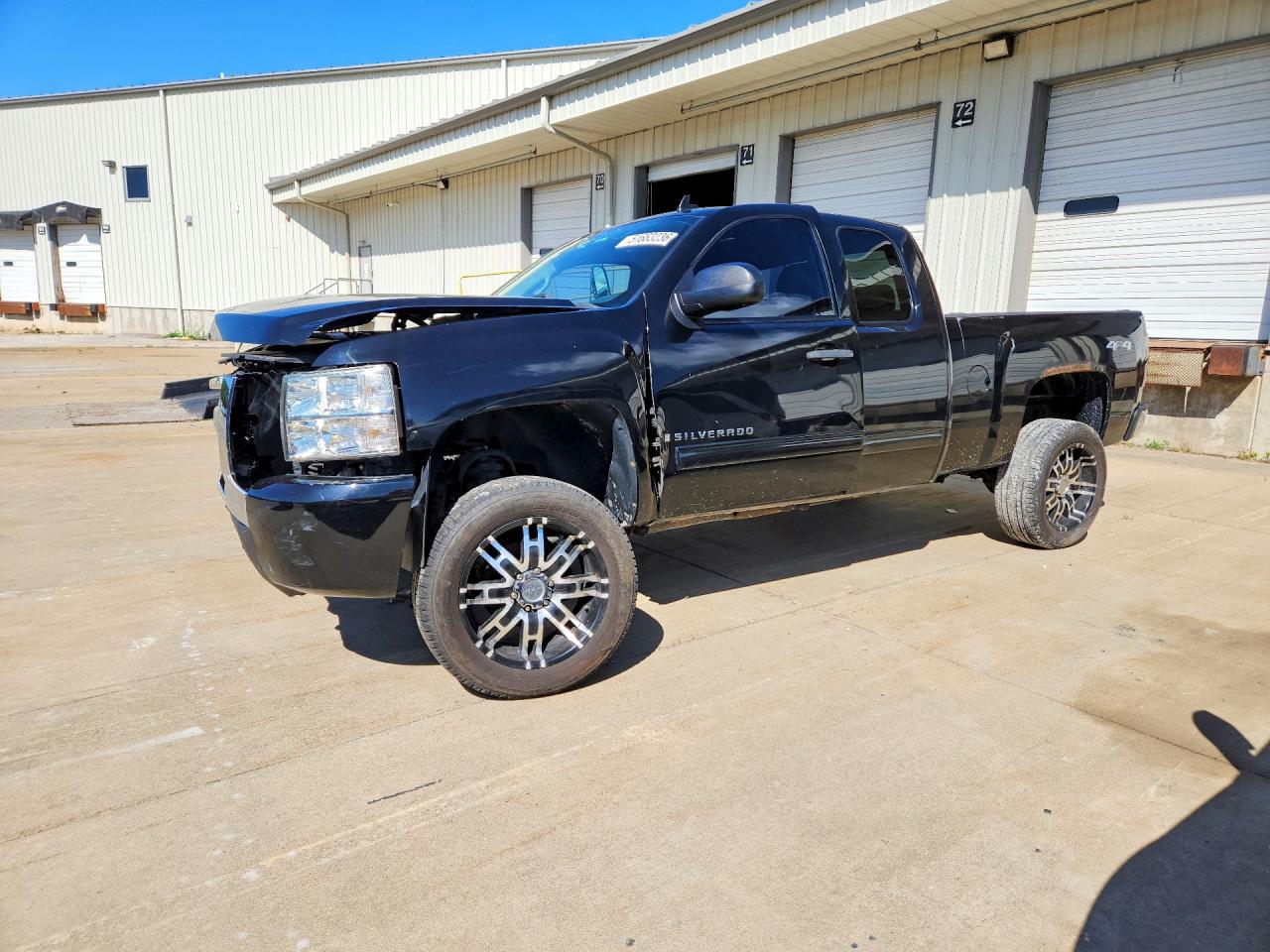 Salvage Chevrolet Silverado Image