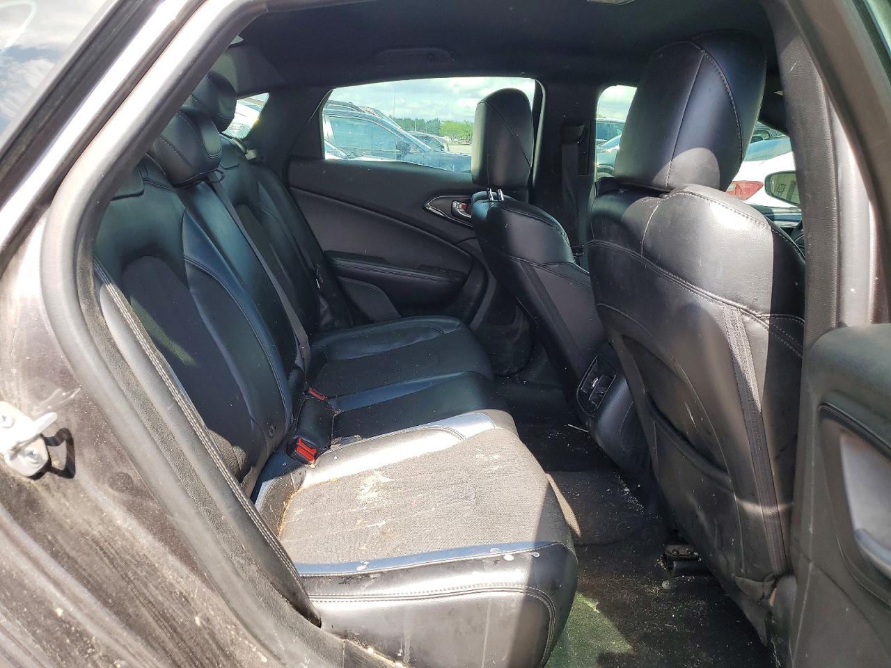 Chrysler 200 S