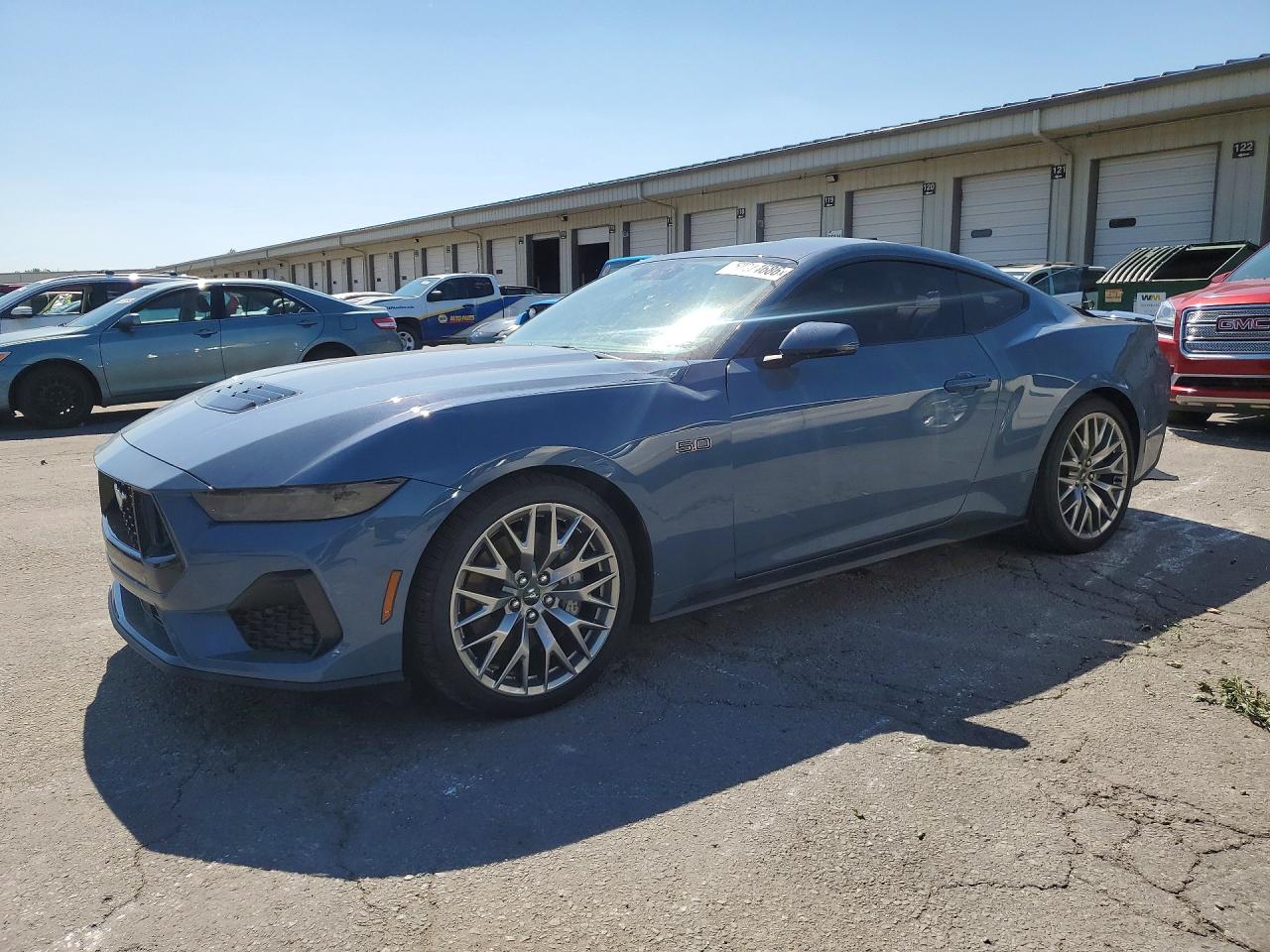 Salvage Ford Mustang Image