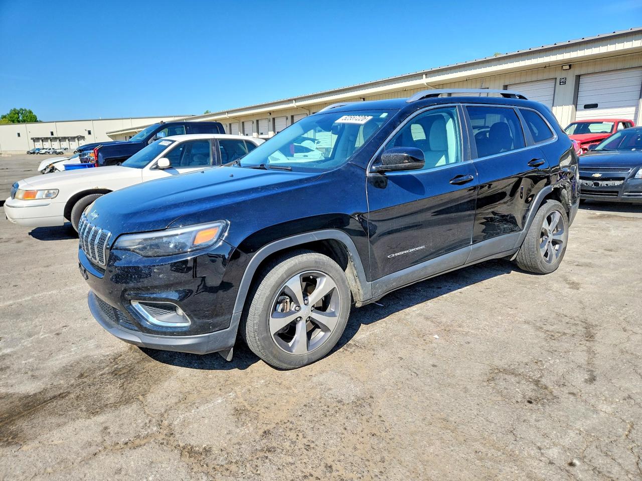 Salvage Jeep Cherokee Image