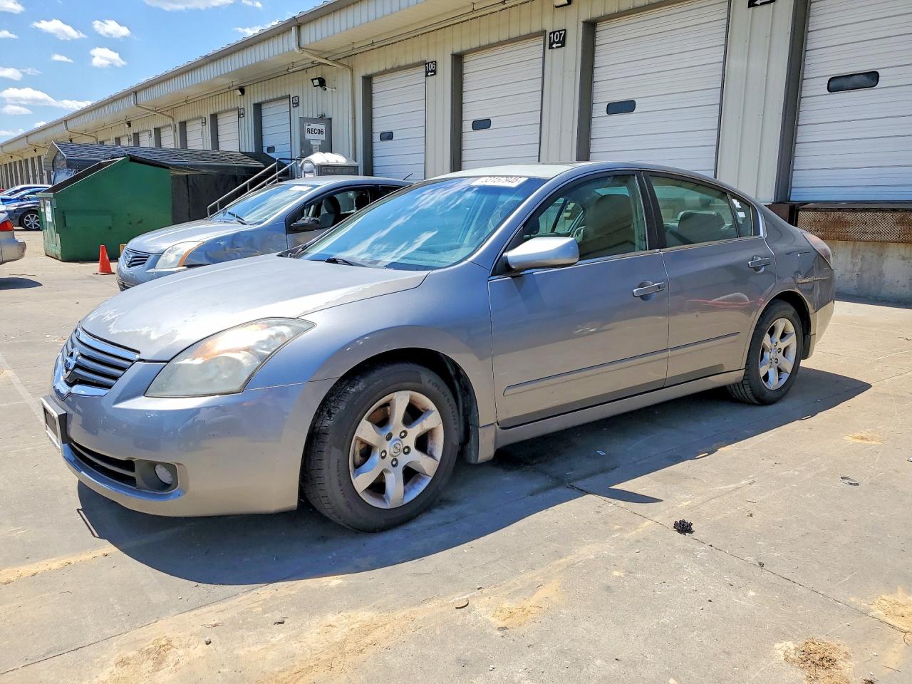 Salvage Nissan Altima Image