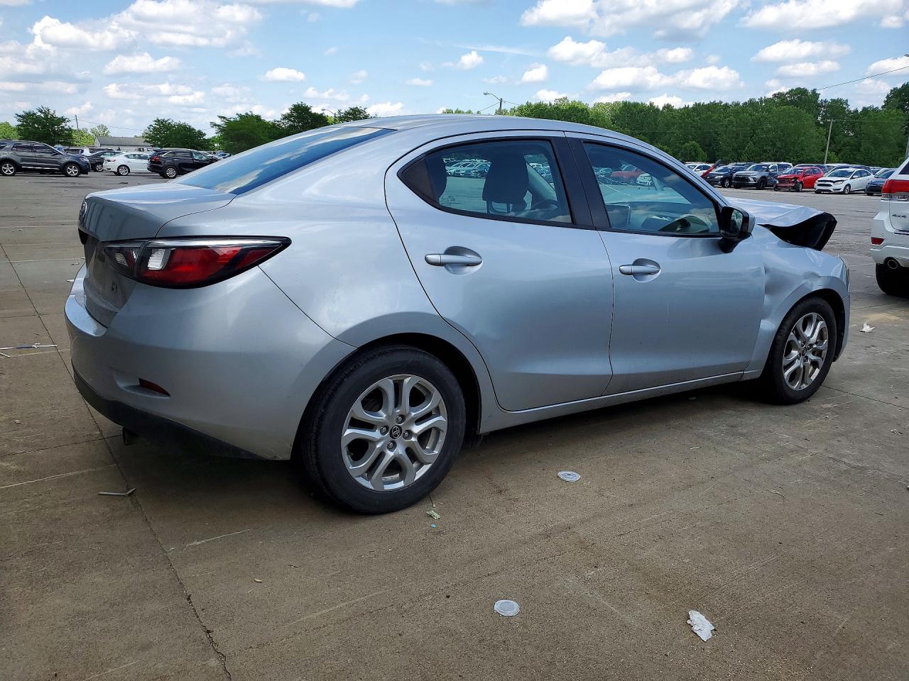 Toyota Yaris Base