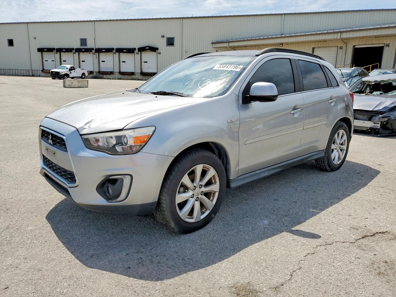 Salvage Mitsubishi Outlander Image