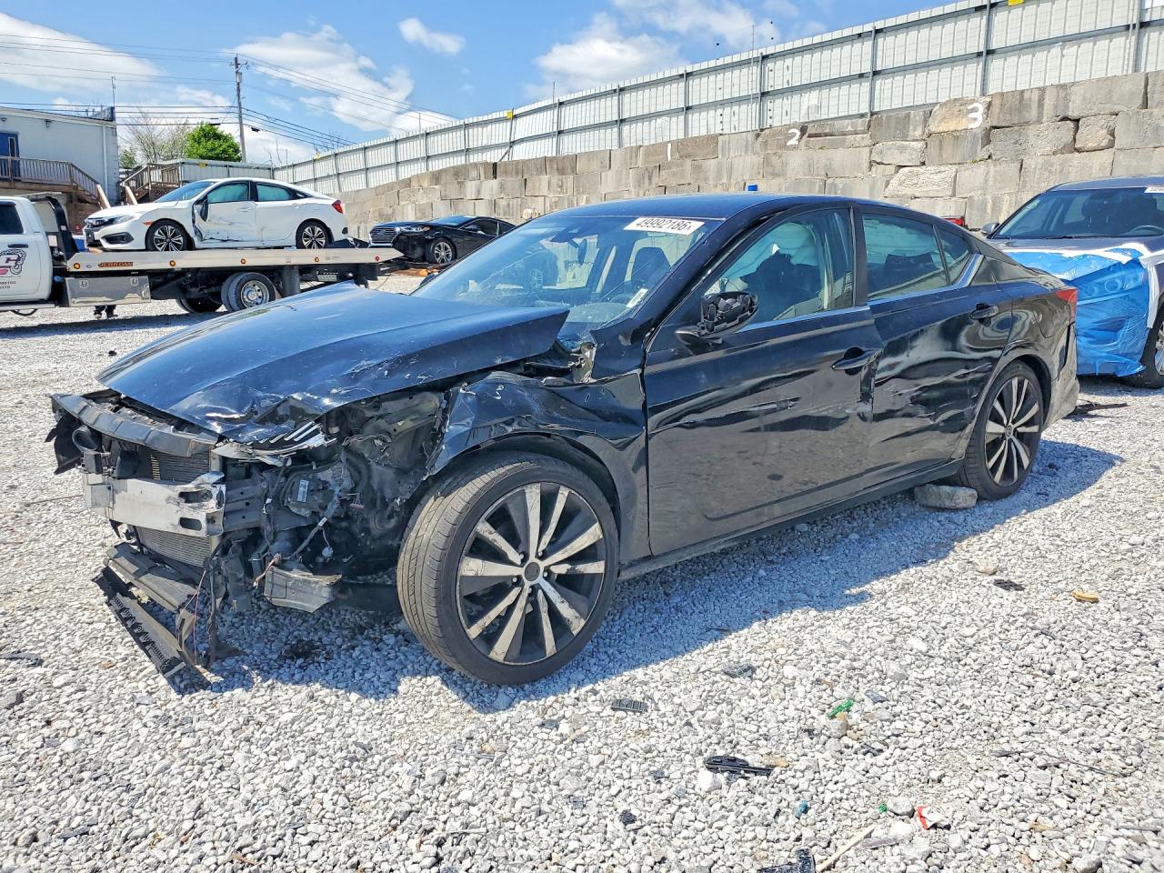 Salvage Nissan Altima Image