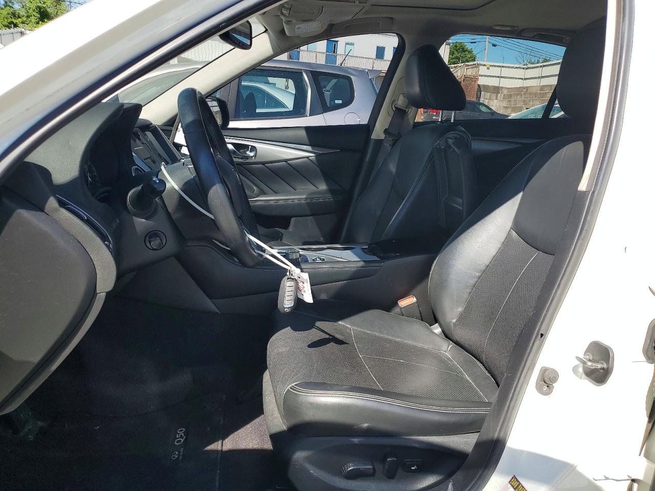 INFINITI Q50 Luxe