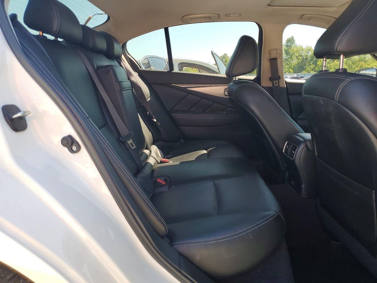 INFINITI Q50 Luxe